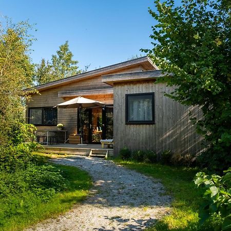 Pean-Buiten Waterlodges Nes  Экстерьер фото