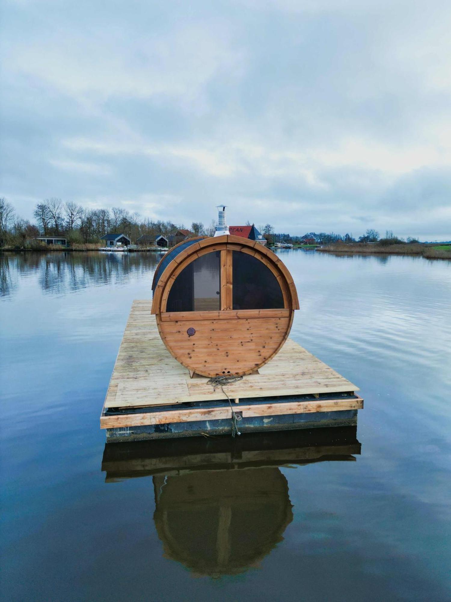 Pean-Buiten Waterlodges Nes  Экстерьер фото