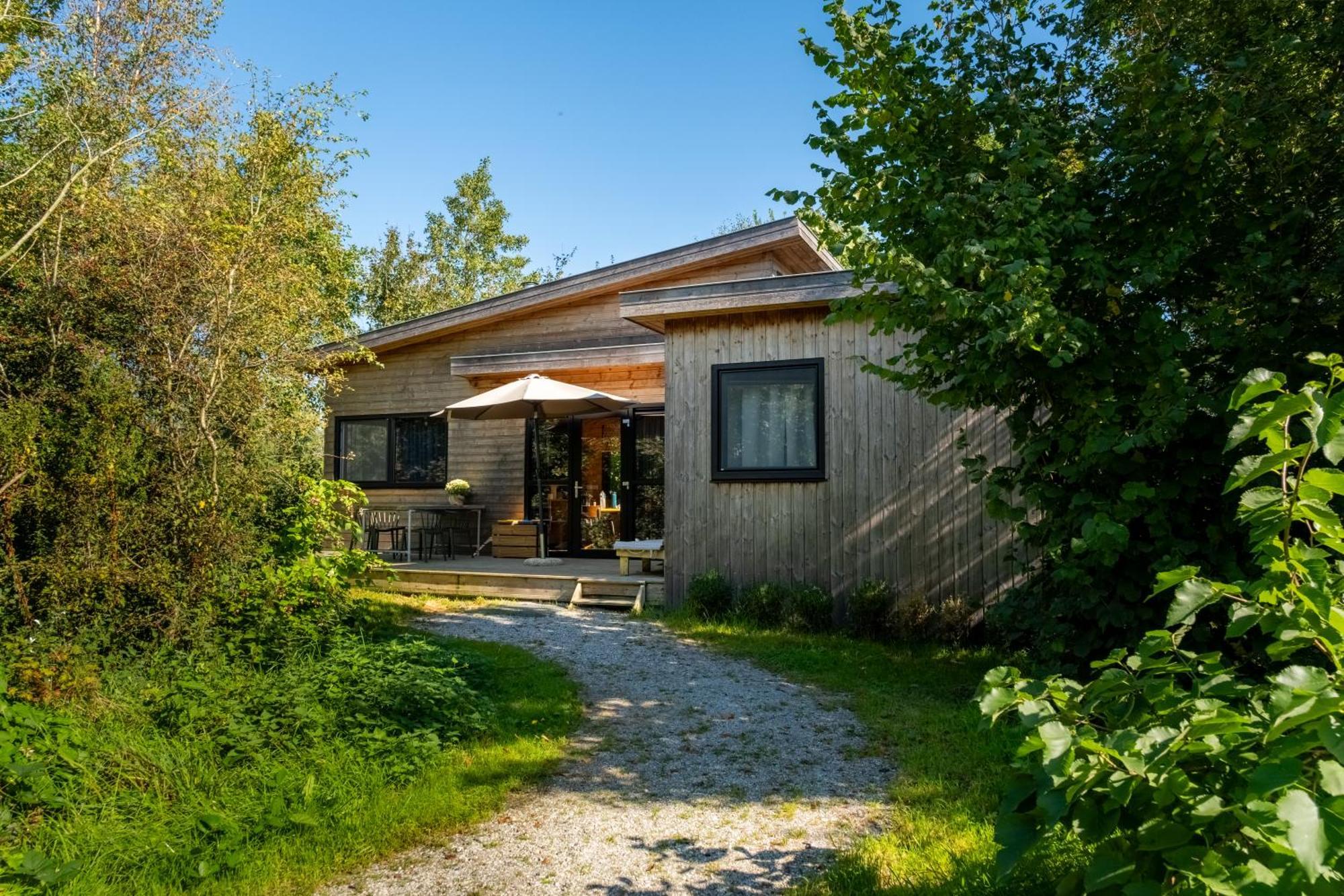 Pean-Buiten Waterlodges Nes  Экстерьер фото