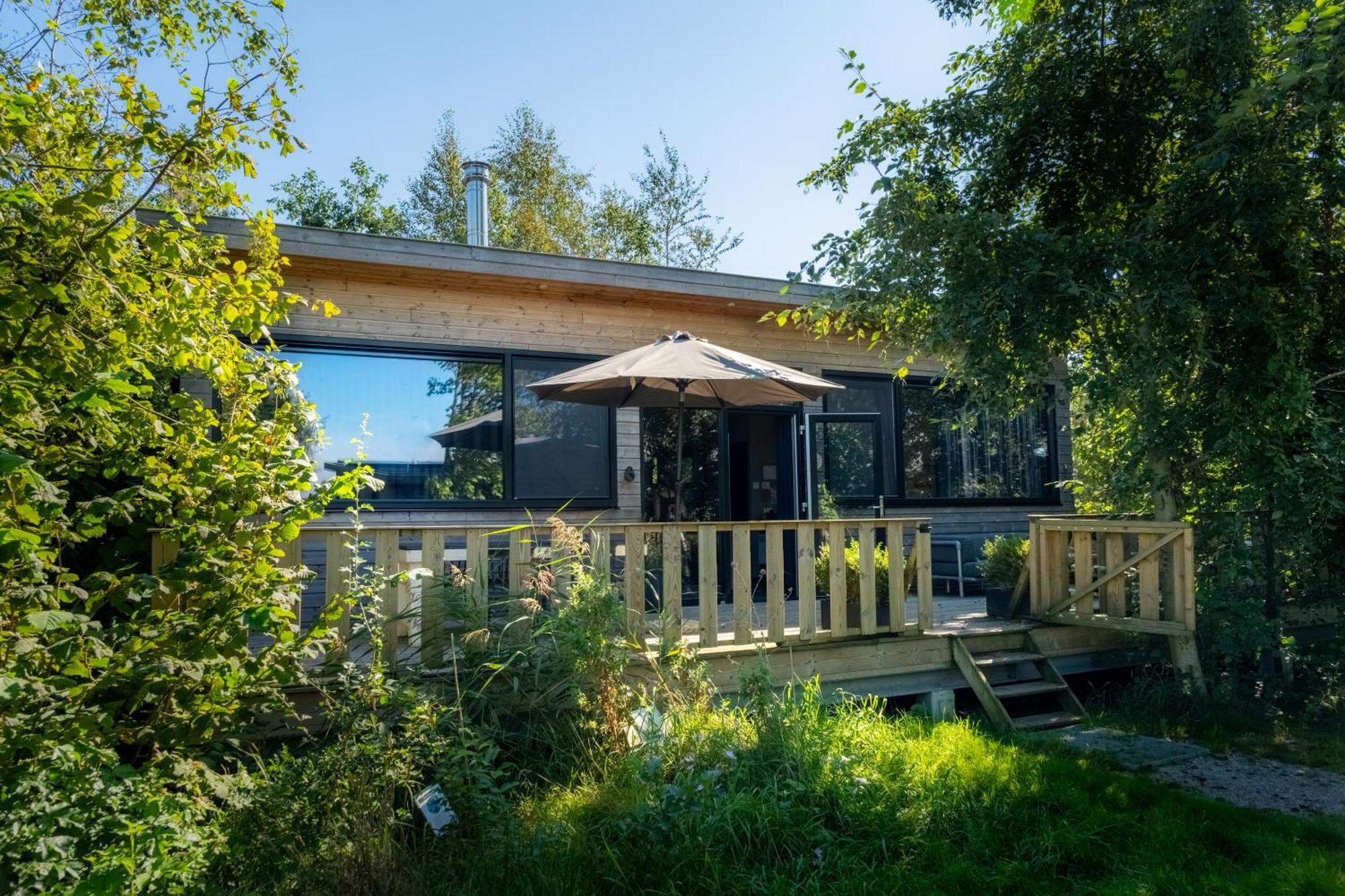 Pean-Buiten Waterlodges Nes  Экстерьер фото