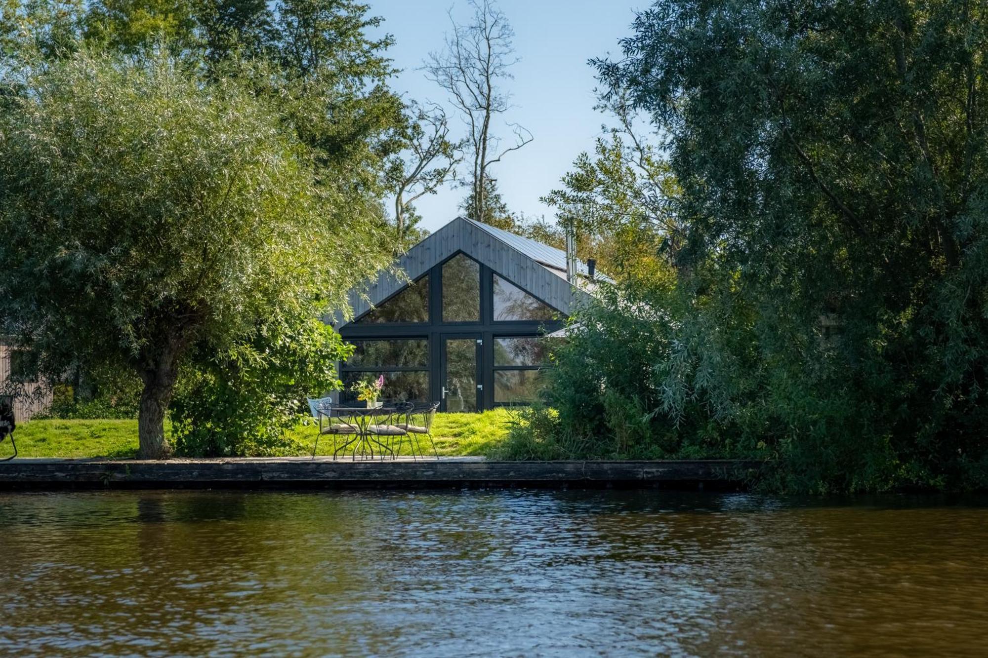 Pean-Buiten Waterlodges Nes  Экстерьер фото