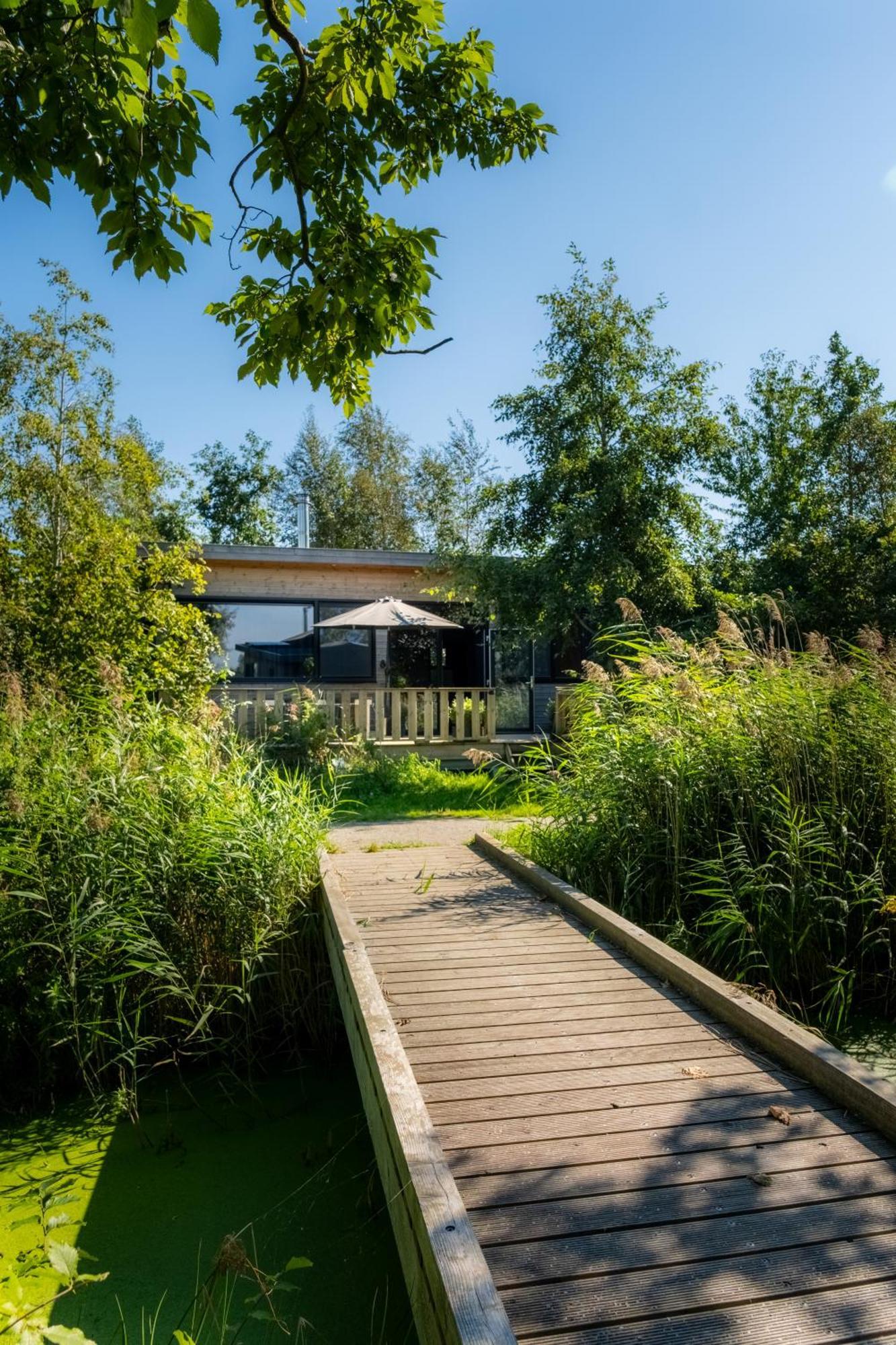 Pean-Buiten Waterlodges Nes  Экстерьер фото