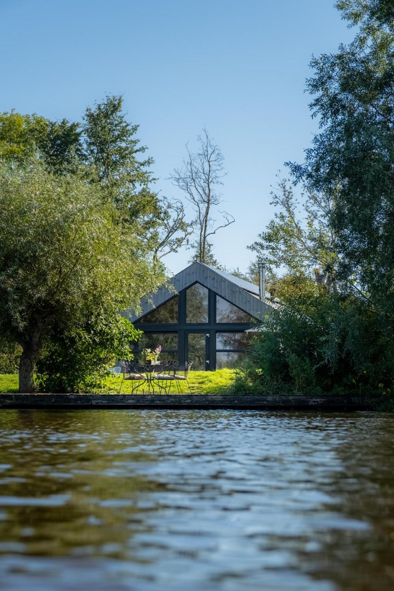 Pean-Buiten Waterlodges Nes  Экстерьер фото